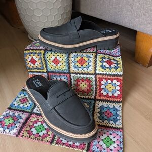 NEW Toms "Cara" Women's Black Leather Slip-In Mule Loafer - Retail $110